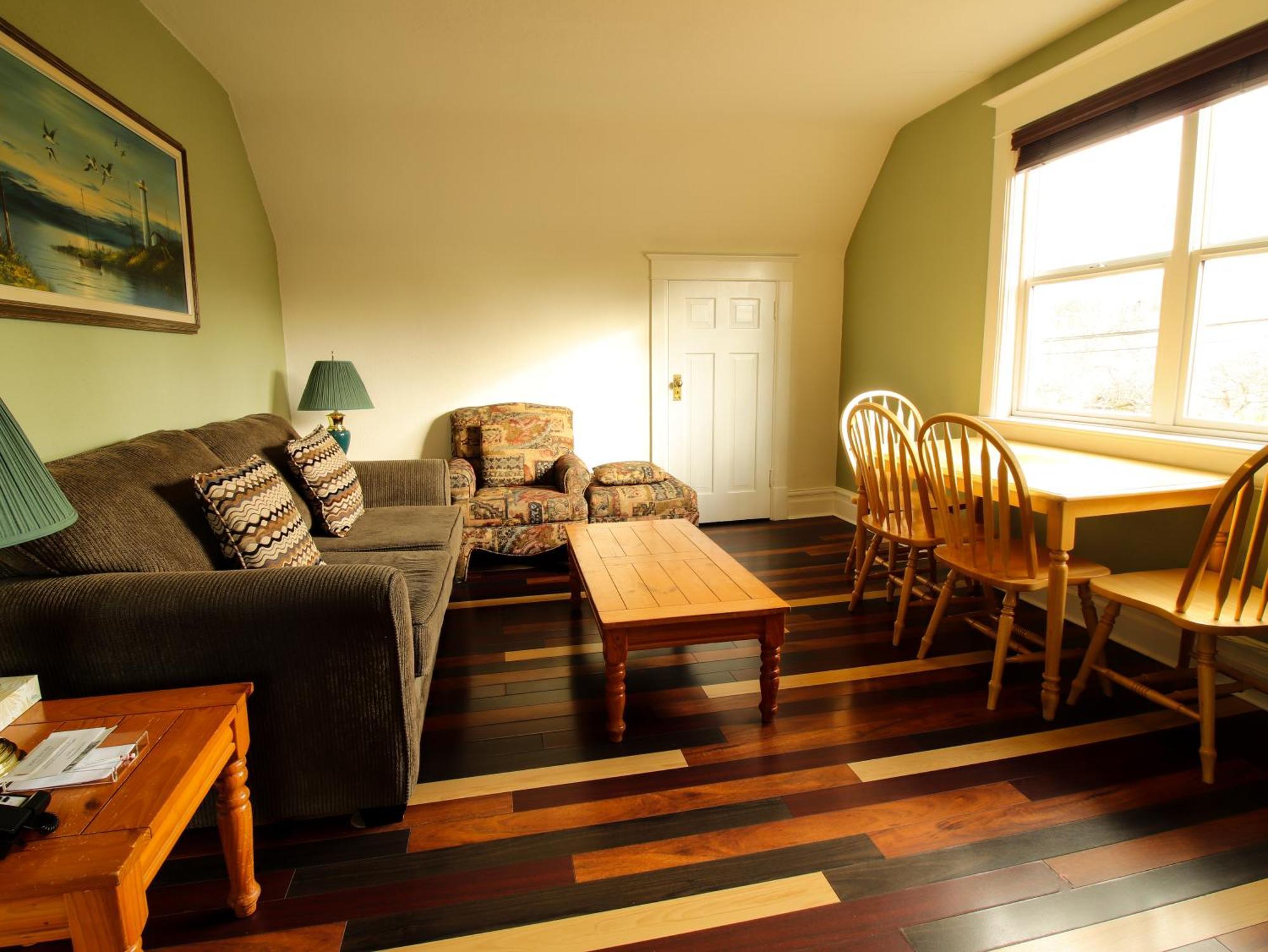 One-Bedroom Suite