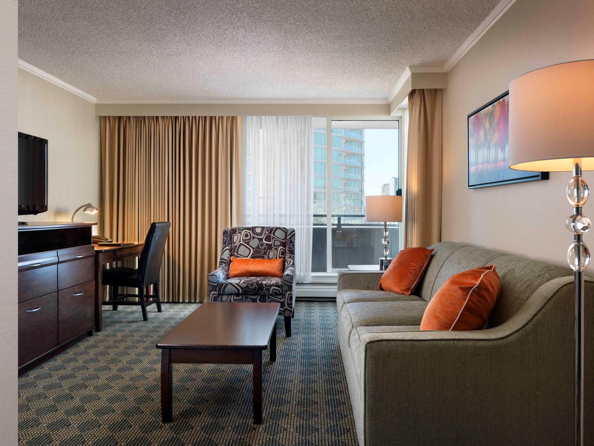 Deluxe Queen Suite