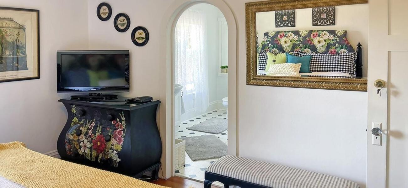 Double Room Private Bathroom