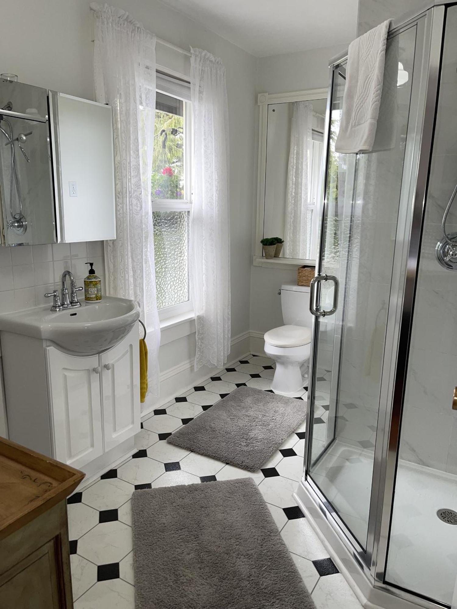 Double Room Private Bathroom