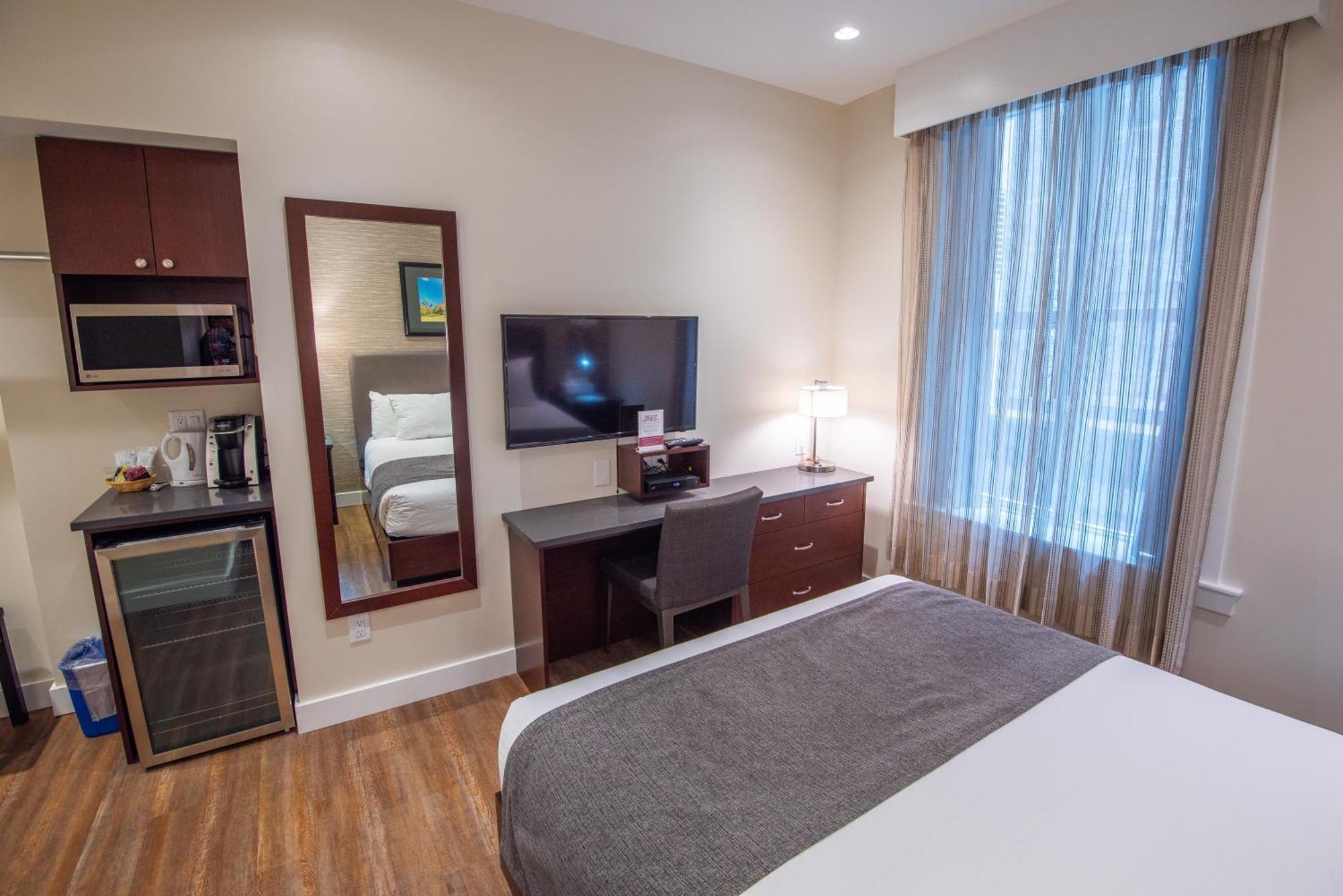 Queen room Newly Renovated