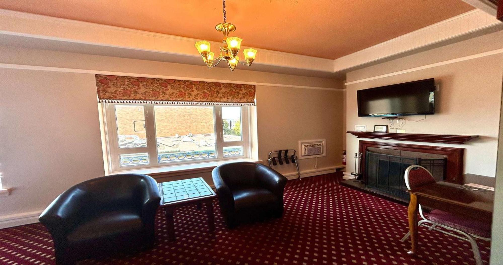 Superior Queen Room,1705591794:JPEG