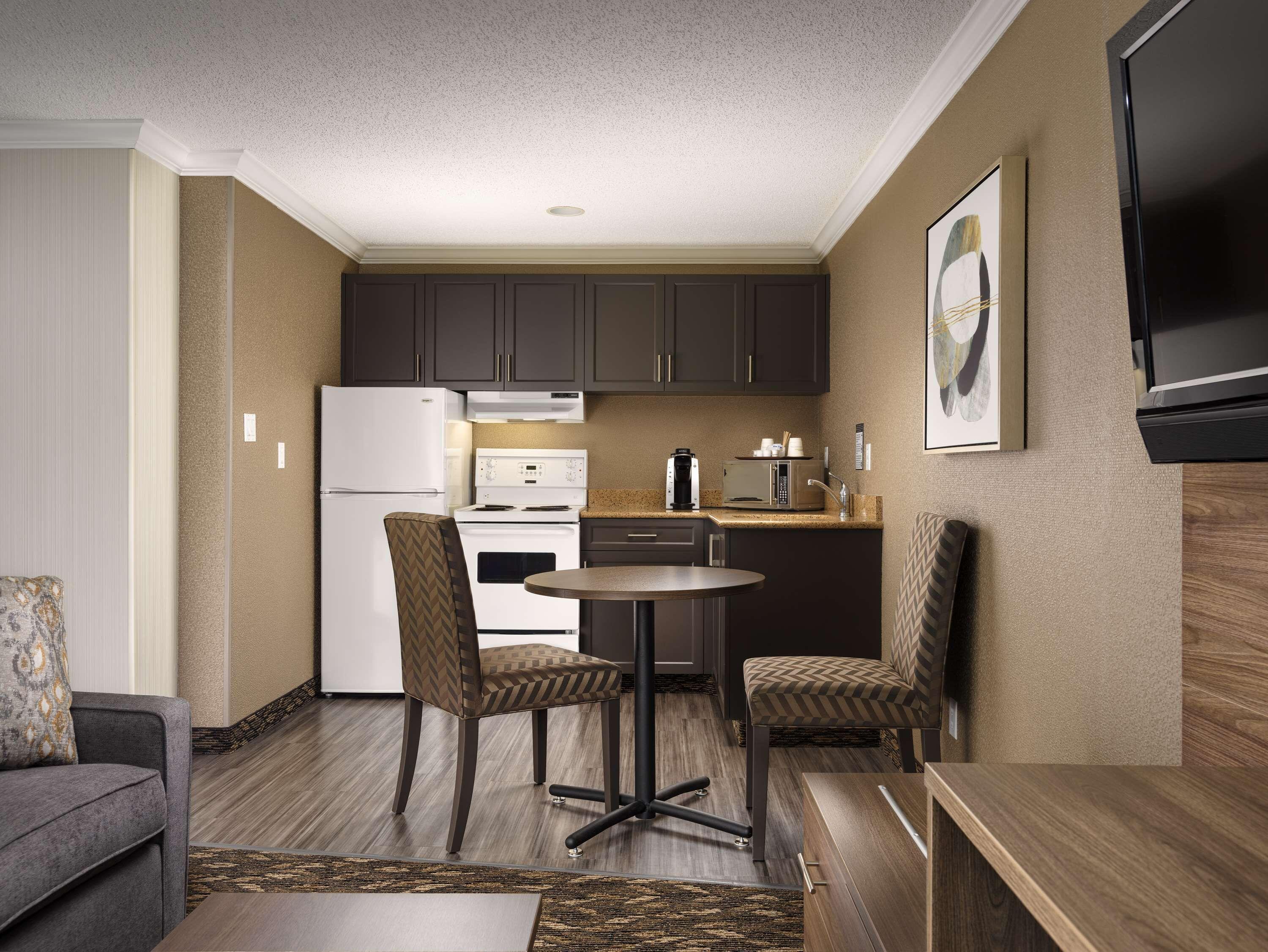 Suite with Two Double Beds and Sofa Bed - Kitchen