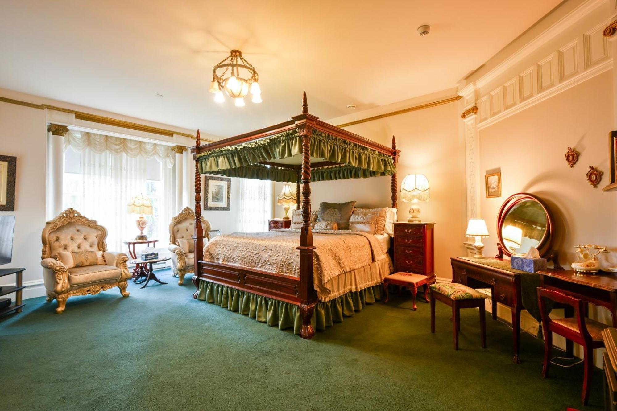 Deluxe King Room