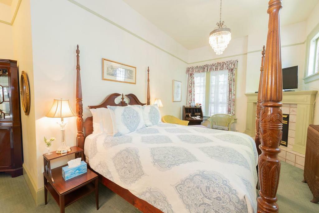 Standard Queen Room,1589544373:JPEG