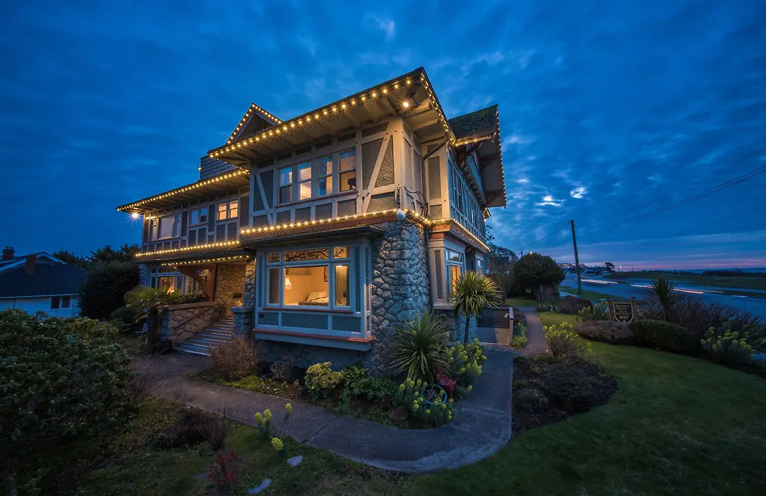 Dashwood Manor Seaside Bed & Breakfast-1