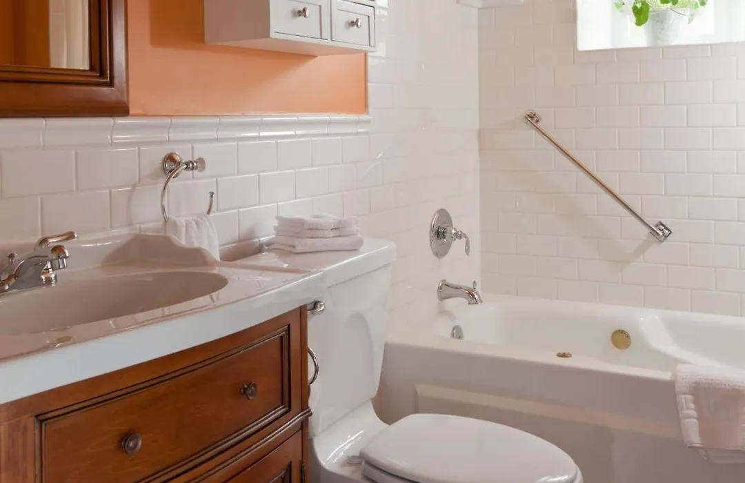 Abbeymoore Manor Bed & Breakfast Inn-1