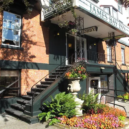 James Bay Inn Hotel, Suites & Cottage-3