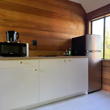 Jason House - Immaculate Suites In A Quiet Seaside Neighbourhood Near Uvic-3