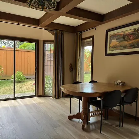 Jason House - Immaculate Suites In A Quiet Seaside Neighbourhood Near Uvic-2