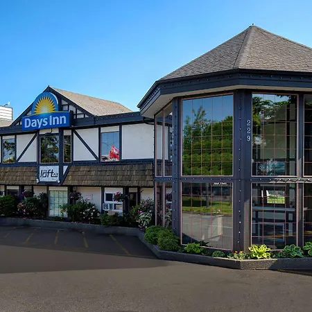 Days Inn By Wyndham Victoria Uptown-3