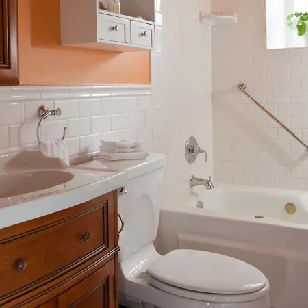 Abbeymoore Manor Bed & Breakfast Inn-3