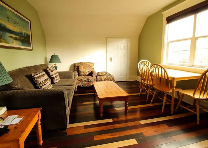 James Bay Inn Hotel, Suites & Cottage Victoria