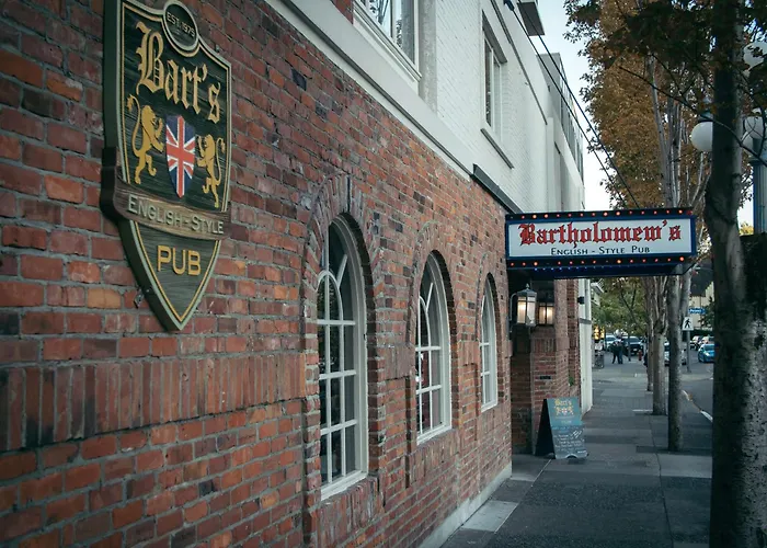 Hotels VictoriaDoubletree By Hilton & Suites