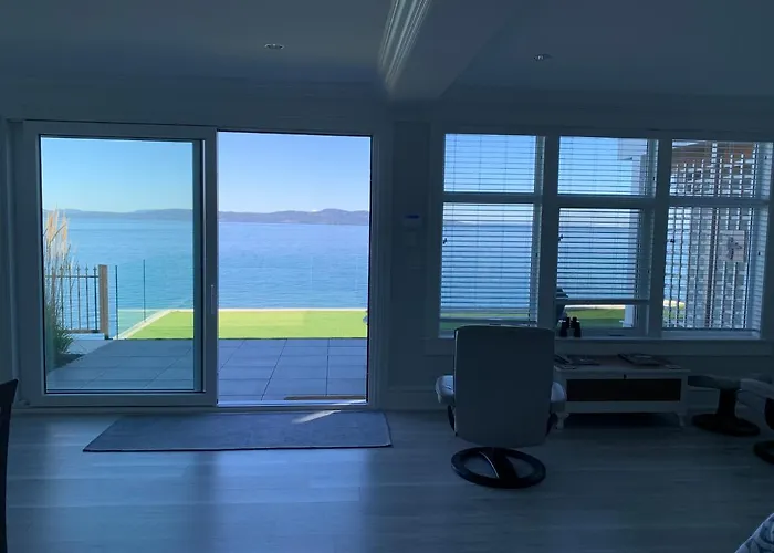 Ocean Front Private Suite Victoria