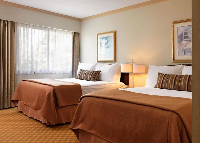 Royal Scot Hotel & Suites, Trademark Collection By Wyndham Victoria