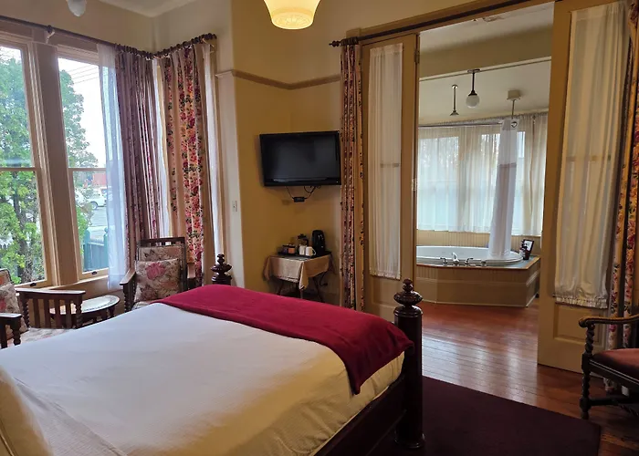 Spinnakers Gastro Brewpub & Guesthouses Victoria